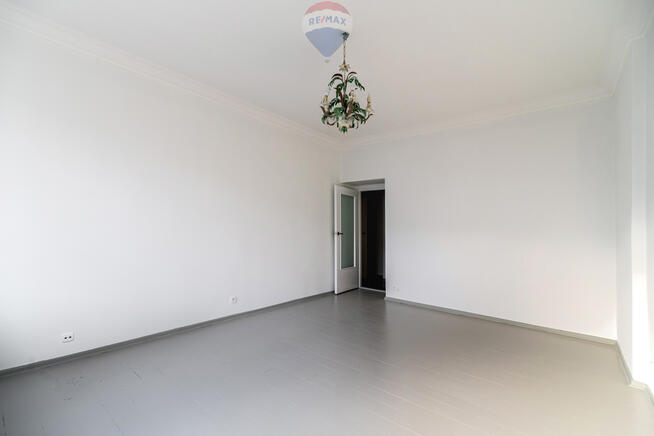 Metro, kamienica, po malowaniu