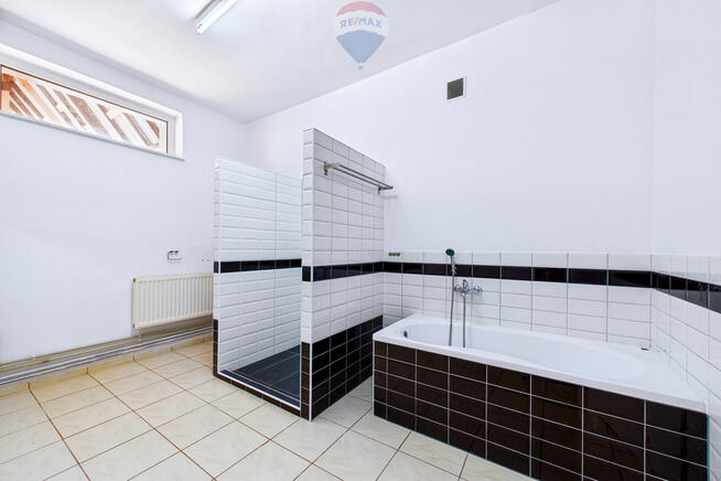 Kompleks inwestycyjny przy drodze ekspresowej S3