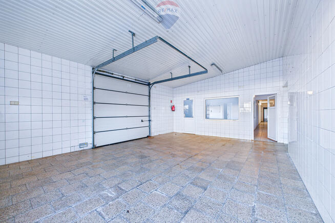 Kompleks inwestycyjny przy drodze ekspresowej S3