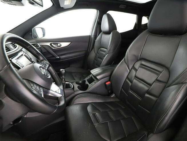 Nissan Qashqai skóra full LED navi klima auto panorama kamera i czujniki parkowania