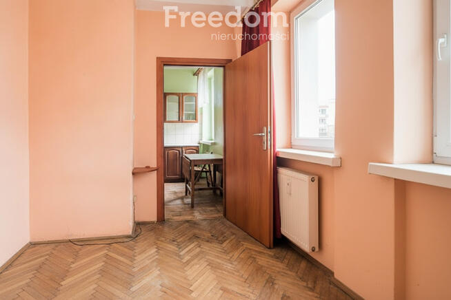 2 pokoje w kameralnej kamienicy na Okęciu