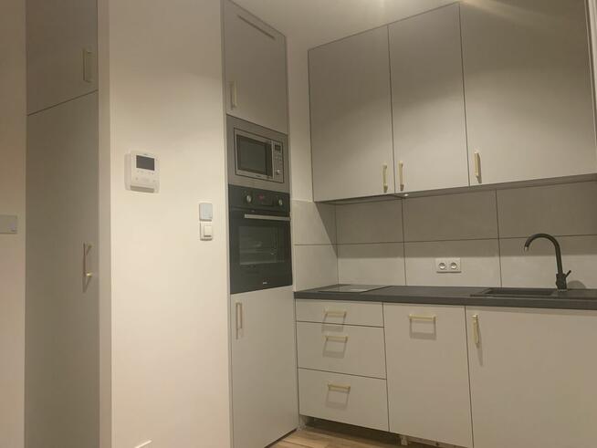 Dwa osobne pokoje, balkon, szybki dojazd do centrum Warszawy