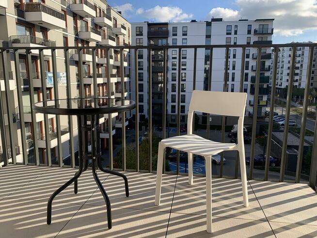 Dwa osobne pokoje, balkon, szybki dojazd do centrum Warszawy