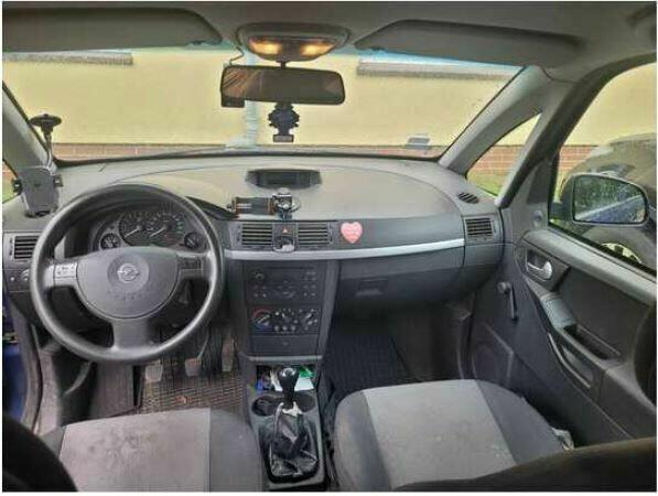 Syndyk sprzeda samochód Opel Meriva, 2004 r.