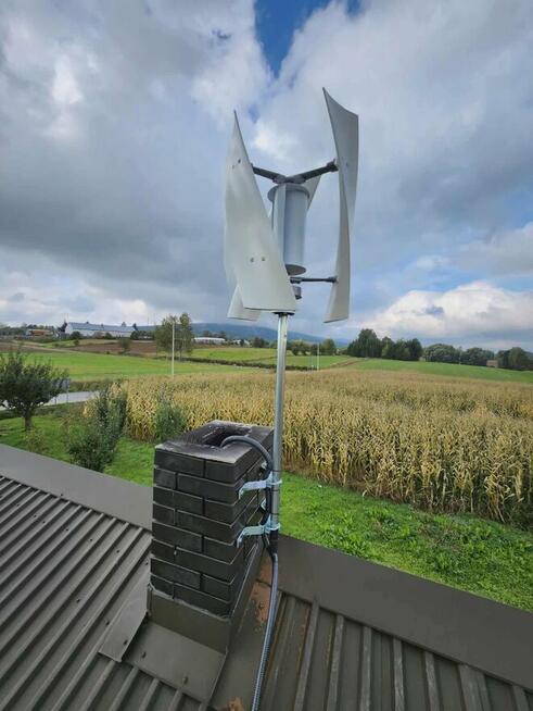 Zestaw Turbina instalacja PV i magazyn energii za 25.000 bru