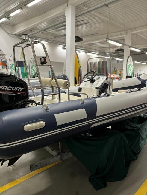 Łódź hybrydowa RIB Uone U480 z silnikiem Mercury 50 km