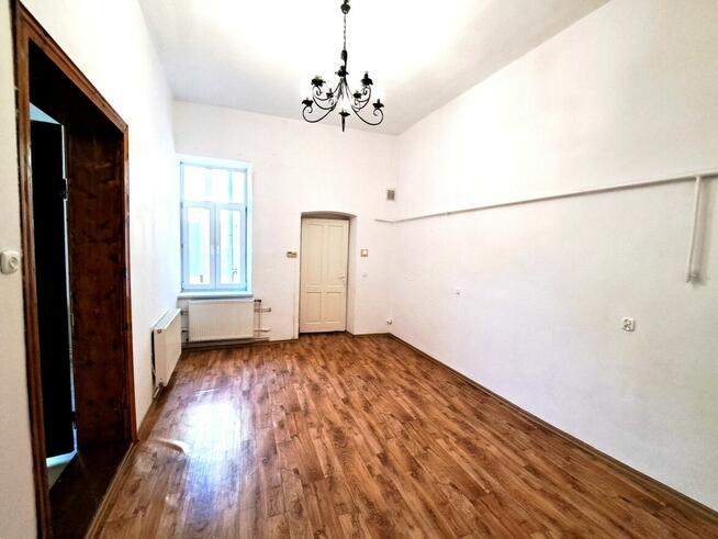 Do wynajęcia lokal na 1 piętrze 53,2 mkw. Sanok centrum