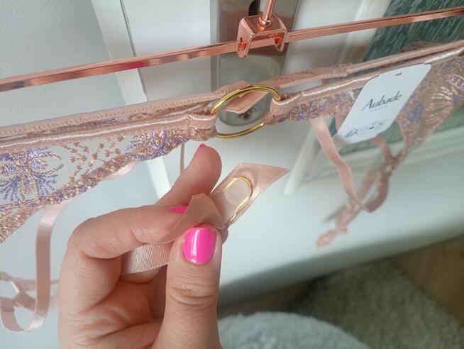 Luksusowy pas do pończoch