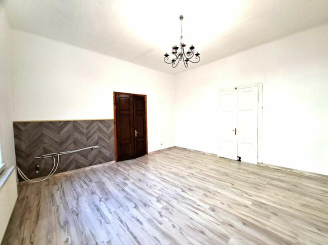 Do wynajęcia lokal na 1 piętrze 53,2 mkw. Sanok centrum