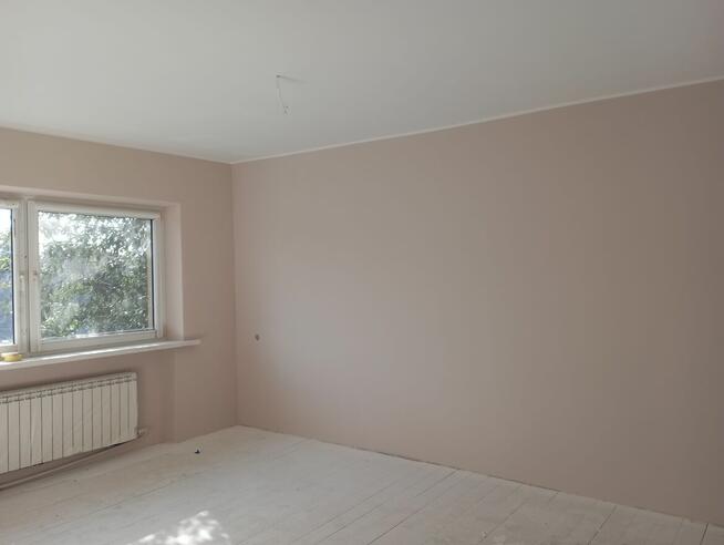 Ukladanie paneli I listw przypodłogowych