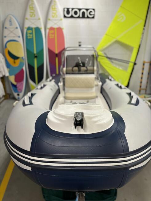 Łódź hybrydowa RIB Uone U480 z silnikiem Mercury 50 km