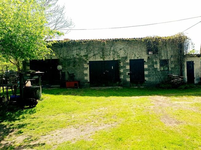 Sprzedam Dom na działce 900m2 z Budynkami gospodarczymi.