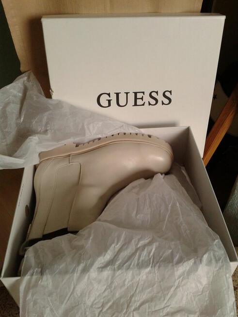Buty damskie sztyblety Guess Oakess rozm. 40 beżowe