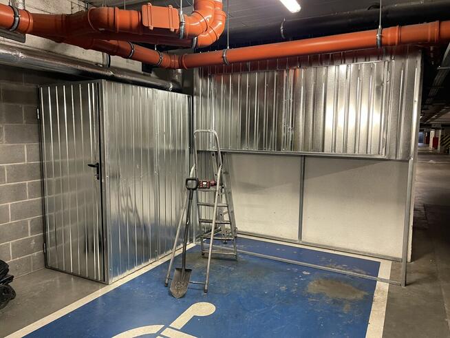 Zabudowa Miejsca Parkingowego Boks Garaż Komórka lokatorska