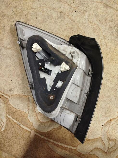 Lampa prawa tył Opel Astra H kombi