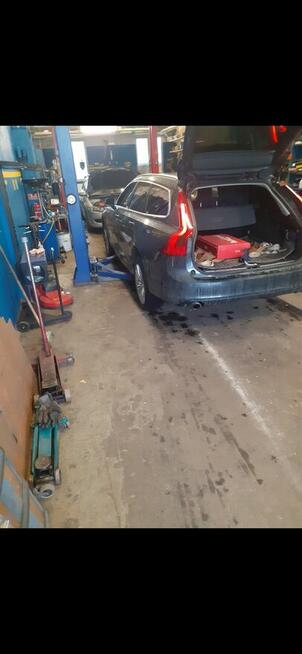 Warsztat samochodowy z SZWECJI plus kilka samochodow