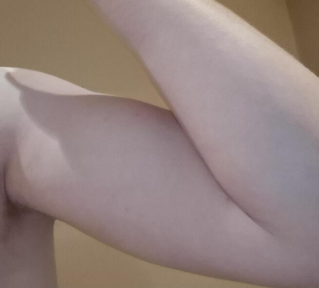 Młody chłopak szuka kobiety