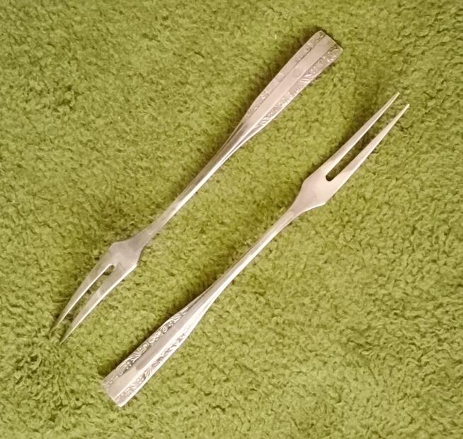 2 posrebrzane widelce do wędlin firmy HEFRA wzór wschodni.