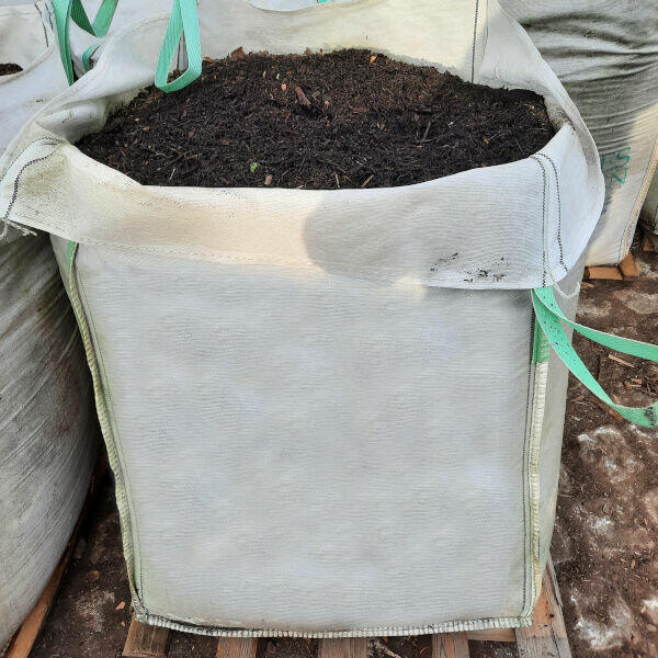 Substrat Humusowy z Kompostowanych Pozostałości Pozrębowych