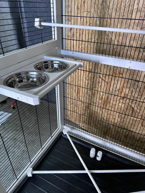 Syndyk sprzeda wolierę dla ptaków