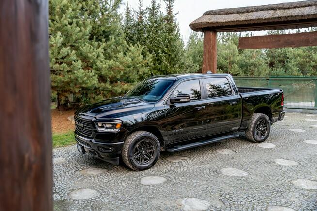 RAM 1500 CrewCab Sport / 5.7 V8 HEMI / Bogata opcja / Bezwypadkowy / FV