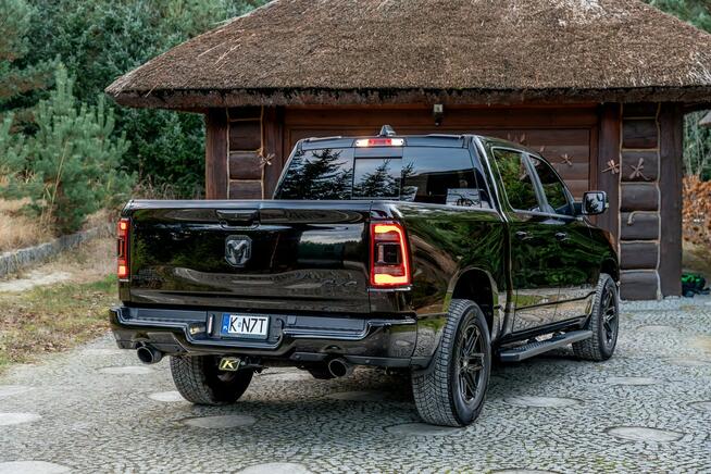 RAM 1500 CrewCab Sport / 5.7 V8 HEMI / Bogata opcja / Bezwypadkowy / FV