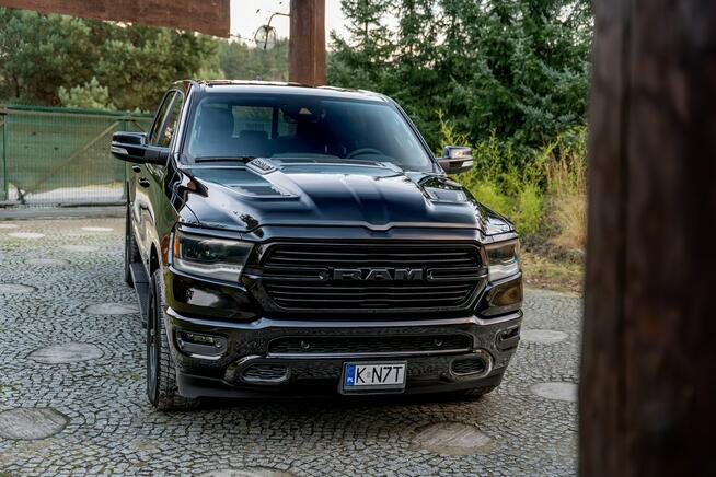 RAM 1500 CrewCab Sport / 5.7 V8 HEMI / Bogata opcja / Bezwypadkowy / FV
