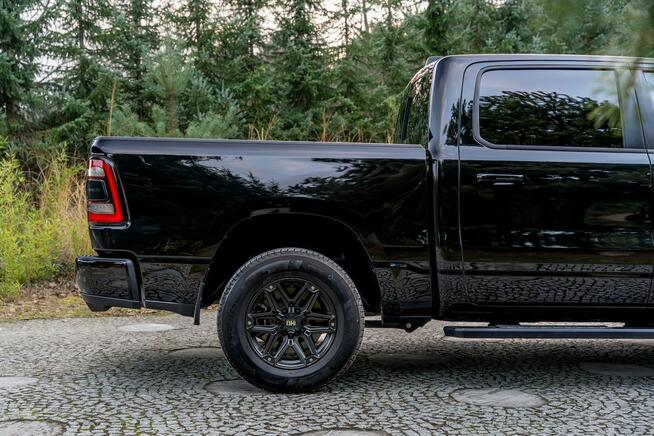 RAM 1500 CrewCab Sport / 5.7 V8 HEMI / Bogata opcja / Bezwypadkowy / FV