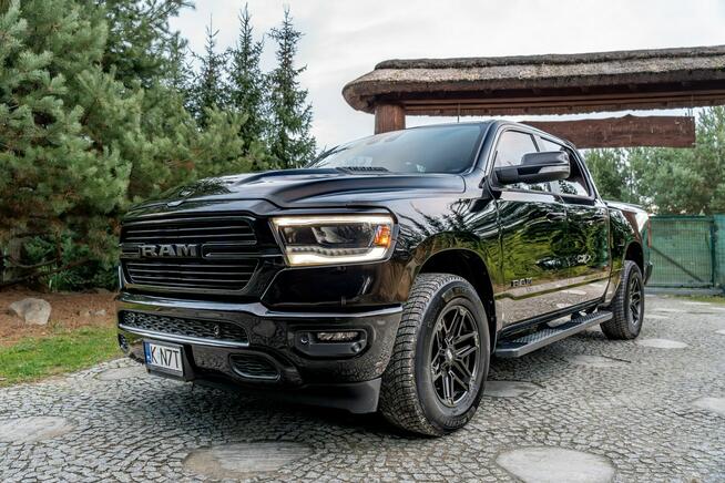 RAM 1500 CrewCab Sport / 5.7 V8 HEMI / Bogata opcja / Bezwypadkowy / FV