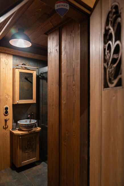 DREWNIANA WILLA POD TATRAMI W KOŚCIELISKU