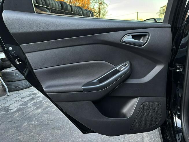 Focus ST LINE 1.5 benzyna 182km bixenon LED asist NAVI serwis 2018