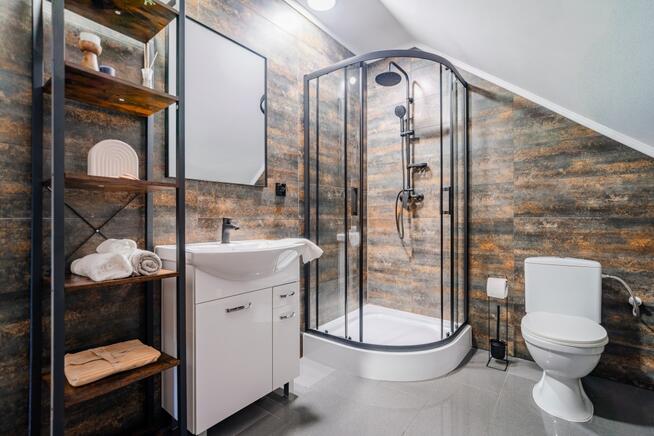 Dwa domy w cenie jednego - do zamieszkania - nad jeziorem