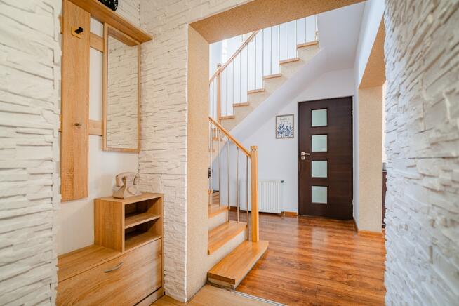 Dwa domy w cenie jednego - do zamieszkania - nad jeziorem