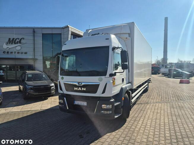 MAN TGM15.290 /SOLIDNY KONTENER / BEZWYPADKOWY/ E6/ WINDA/20 EUROPALET