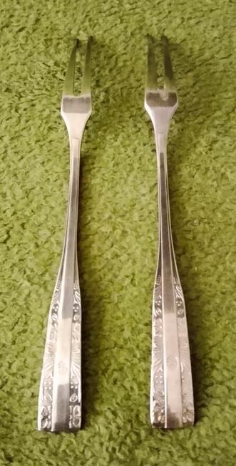 2 posrebrzane widelce do wędlin firmy HEFRA wzór wschodni.