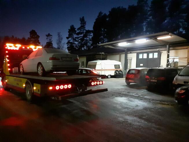 Warsztat samochodowy z SZWECJI plus kilka samochodow