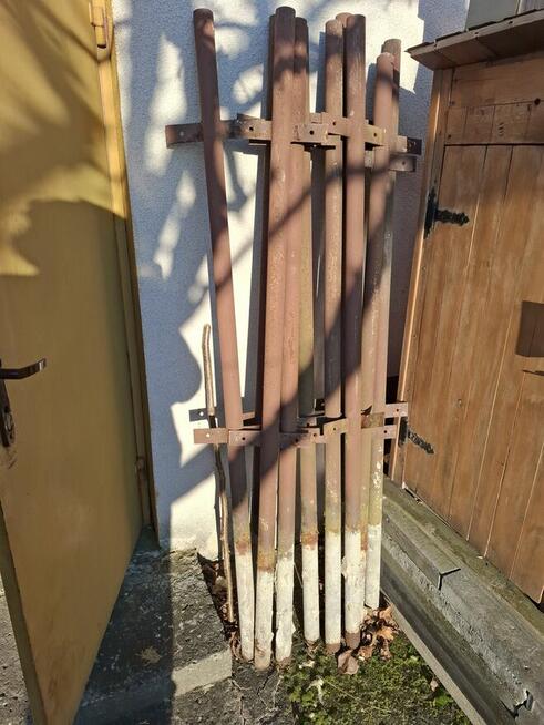 Słupki ogrodzeniowe