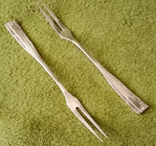 2 posrebrzane widelce do wędlin firmy HEFRA wzór wschodni.