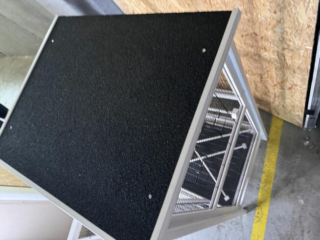 Syndyk sprzeda wolierę dla ptaków