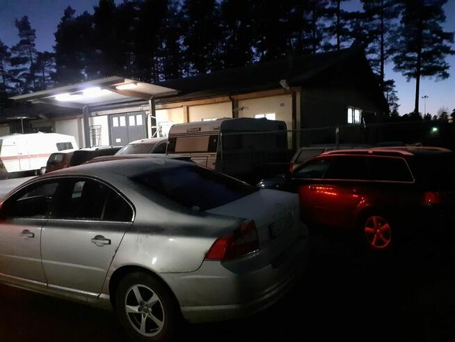 Warsztat samochodowy z SZWECJI plus kilka samochodow