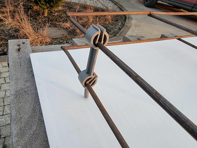 Strzemiono Łącznik do zbrojenia siatek w płytach drogowych 1