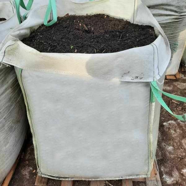 Substrat Humusowy z Kompostowanych Pozostałości Pozrębowych