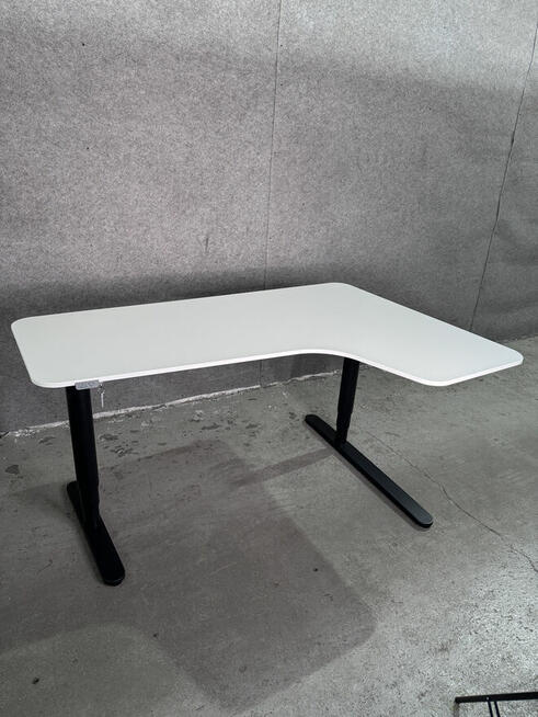 Syndyk sprzeda meble biurowe IKEA