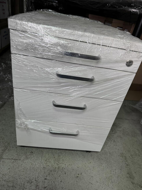 Syndyk sprzeda meble biurowe IKEA