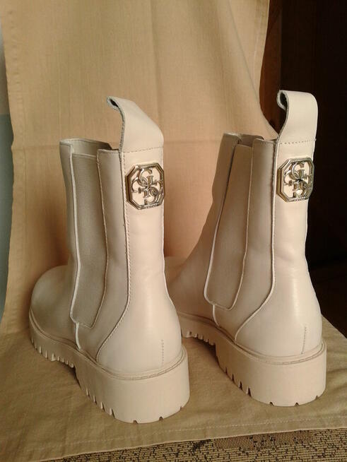 Buty damskie sztyblety Guess Oakess rozm. 40 beżowe