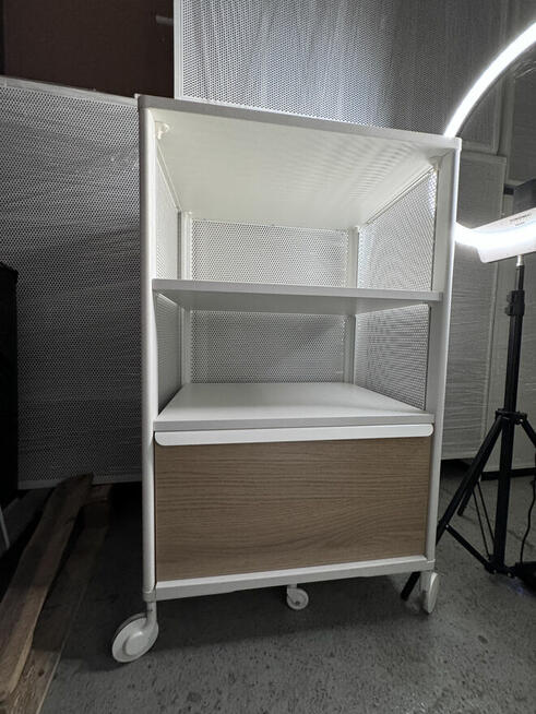 Syndyk sprzeda meble biurowe IKEA