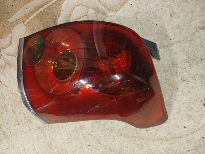 Lampa prawa tył Toyota Avensis T25 kombi