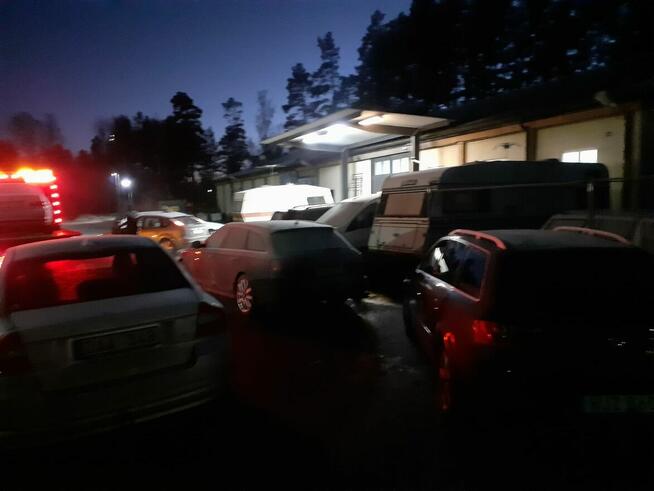 Warsztat samochodowy z SZWECJI plus kilka samochodow