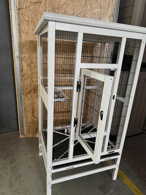 Syndyk sprzeda wolierę dla ptaków