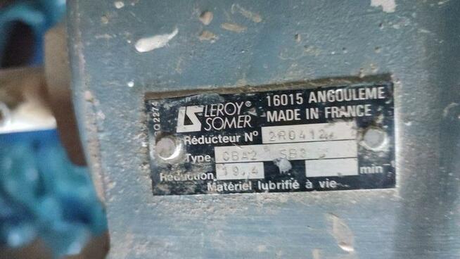 Mieszadło ze zbiornikiem